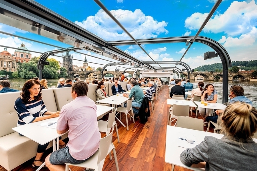 2hodinová plavba po Vltavě s obědem