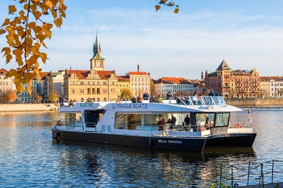 50minutová plavba ekologickou lodí po Vltavě