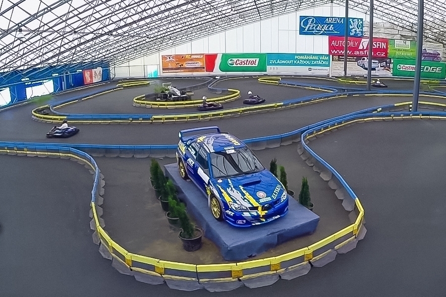 Jízda na závodní motokáře pro dospělého i dítě v Praze